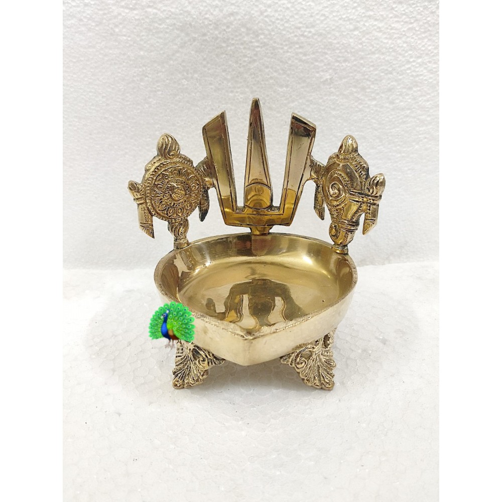 Brass shankh, chakra and namah design diya/Deepam Brass shankh, chakra and namah design diya/Deepam