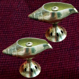 Shanku Designed Brass Diyas (1 Pair)