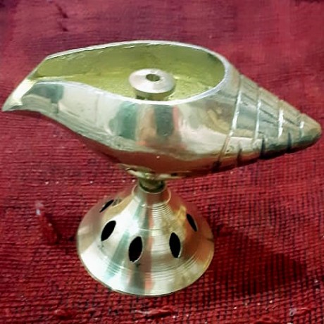 Shanku Designed Brass Diyas (1 Pair)