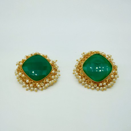 Oxidized Emerald With Studded Pearl Stud (Diamond Shape)