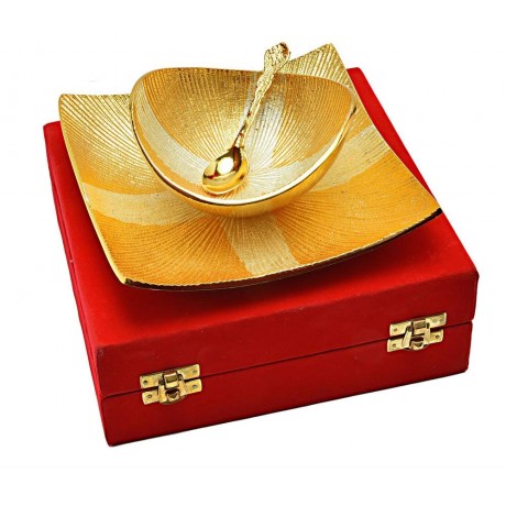 Handi Crafted Decorative Brass Bowl and Tray Set 